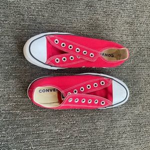 Red converse, no laces, women’s 8